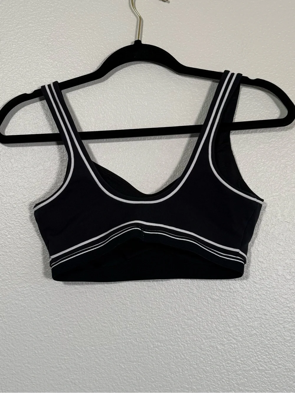 ALO Yoga Airbrush Heart Throb Bra in Black/White - XS